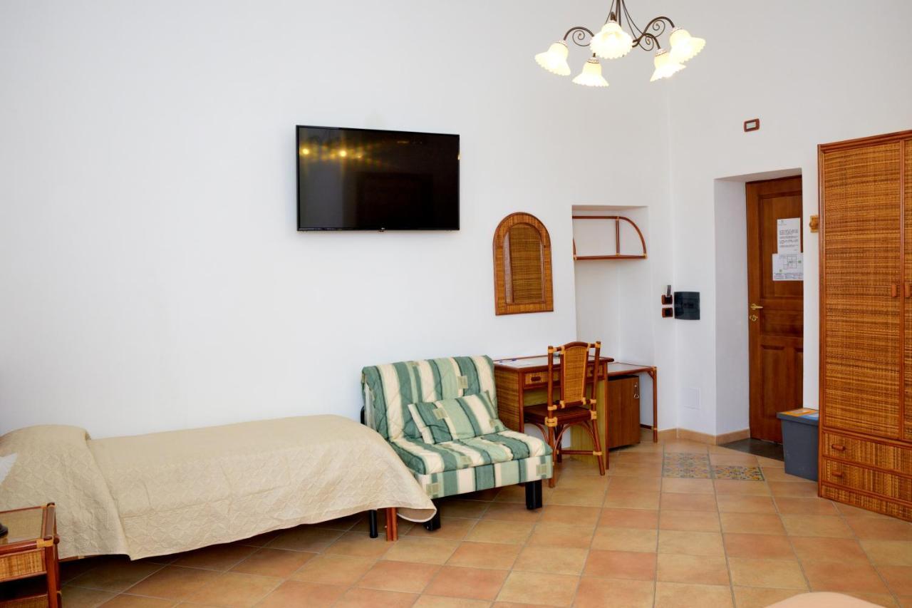 Leni Hotel Principe Di Rinella מראה חיצוני תמונה